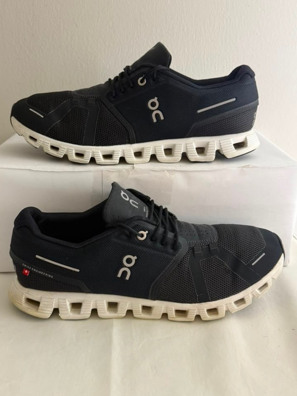 On Cloud 5 Black White Swiss Engineering  Running Shoes Men’s 11 NO INSOLES